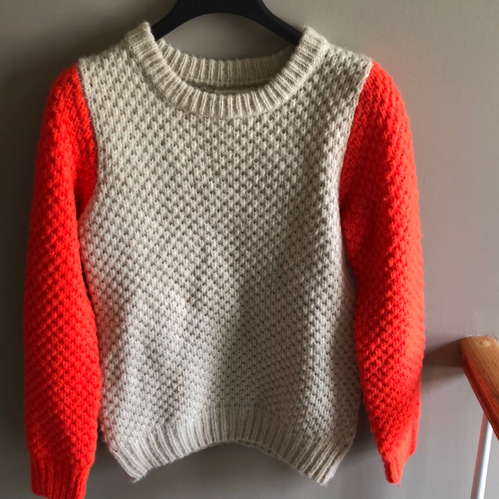 Beautiful color block sweater !